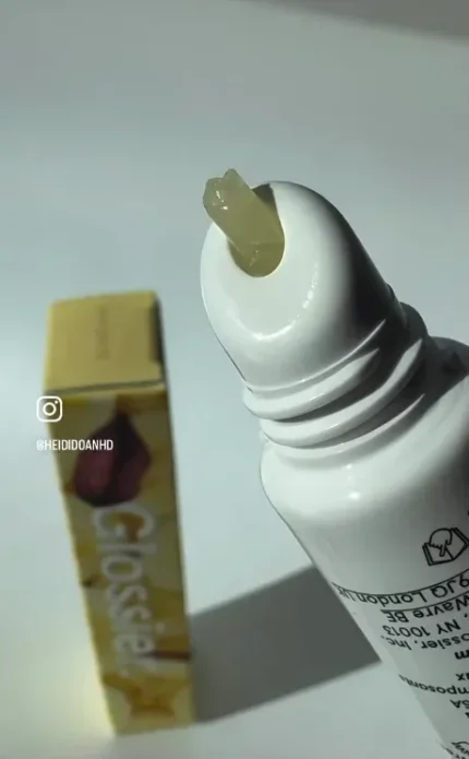 glossier-balm-dotcom-lip-balm-skin-salves